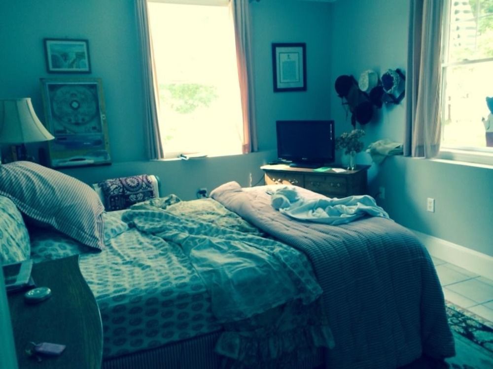 Josephine'S On The Bay Bed And Breakfast Hull Exterior photo