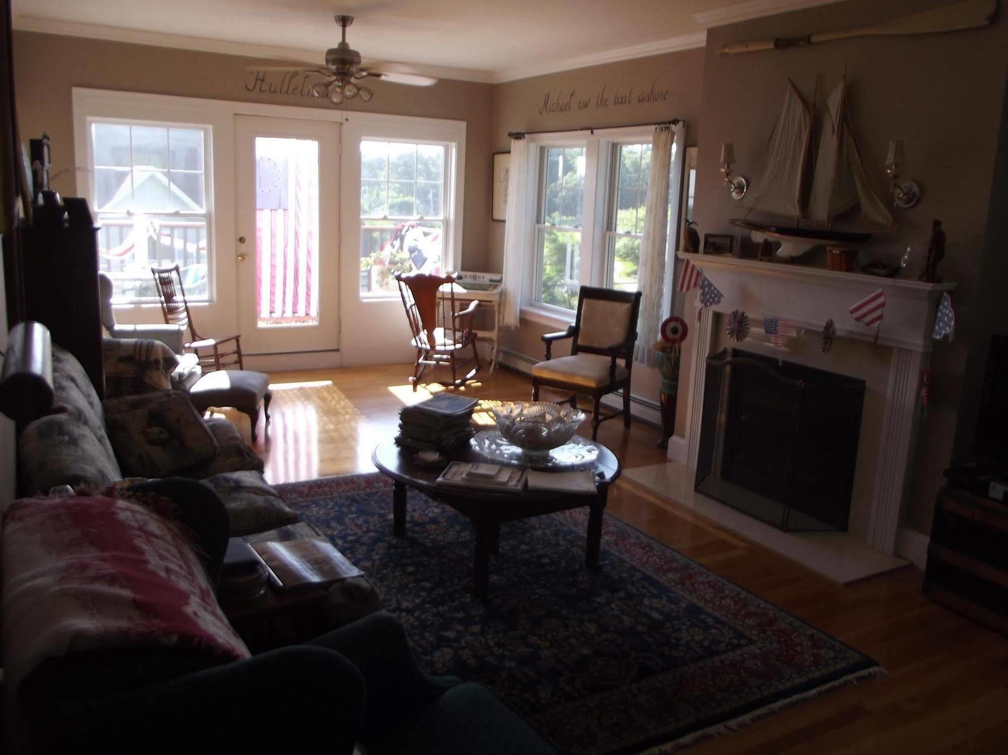 Josephine'S On The Bay Bed And Breakfast Hull Exterior photo